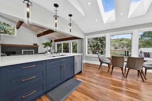 7136 Bow Crescent Nw, Calgary, AB - Indoor