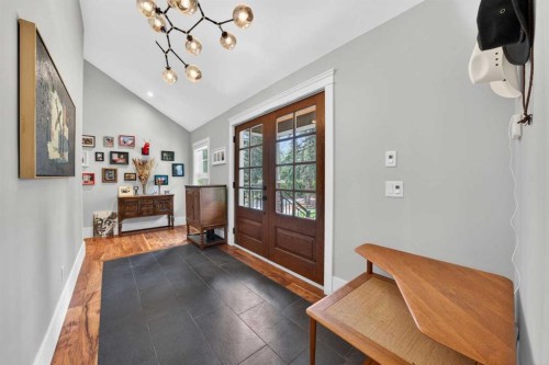 7136 Bow Crescent Nw, Calgary, AB - Indoor Photo Showing Other Room