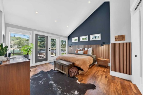 7136 Bow Crescent Nw, Calgary, AB - Indoor Photo Showing Bedroom