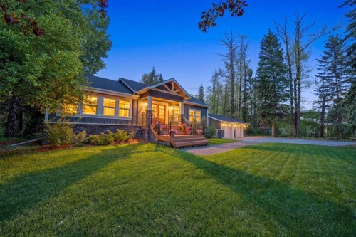 7136 Bow Crescent Nw, Calgary, AB - Outdoor