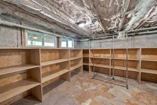 7136 Bow Crescent Nw, Calgary, AB - Indoor