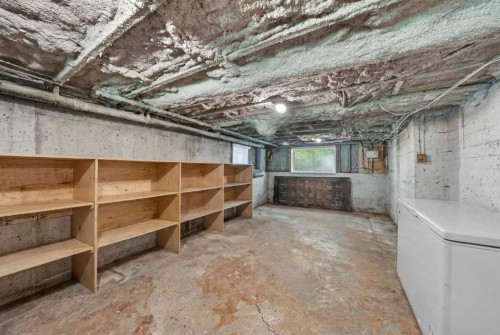 7136 Bow Crescent Nw, Calgary, AB - Indoor