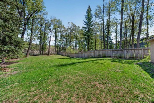 7136 Bow Crescent Nw, Calgary, AB - Outdoor