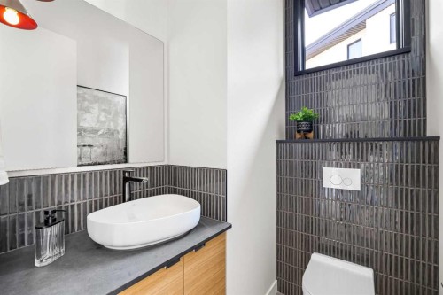 3B Willow Crescent Sw, Calgary, AB - Indoor Photo Showing Bathroom