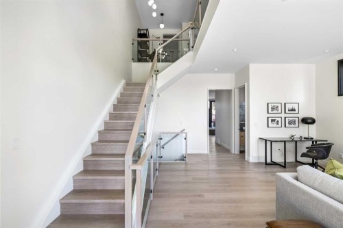 3B Willow Crescent Sw, Calgary, AB - Indoor Photo Showing Other Room