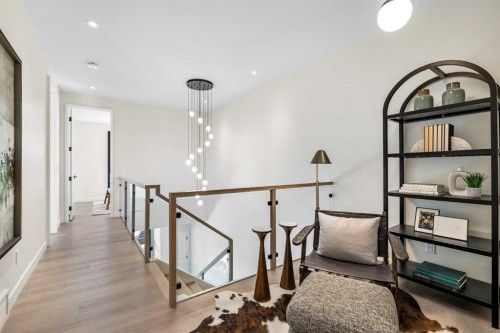 3B Willow Crescent Sw, Calgary, AB - Indoor Photo Showing Other Room