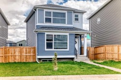 36 Howse Heights NE Calgary, AB T3P 1P1