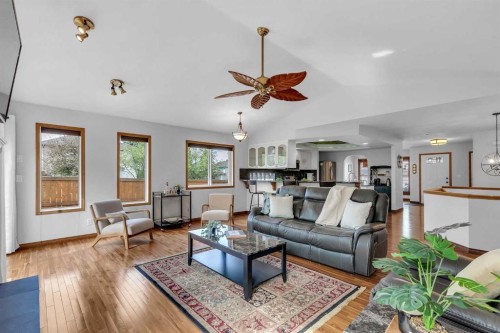 8 Mt Cascade Close Se, Calgary, AB - Indoor Photo Showing Living Room