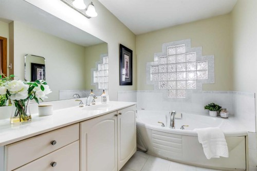 8 Mt Cascade Close Se, Calgary, AB - Indoor Photo Showing Bathroom