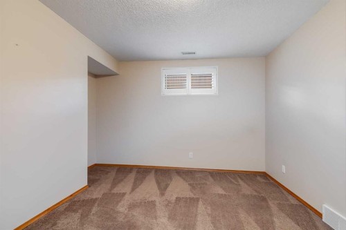 8 Mt Cascade Close Se, Calgary, AB - Indoor Photo Showing Other Room