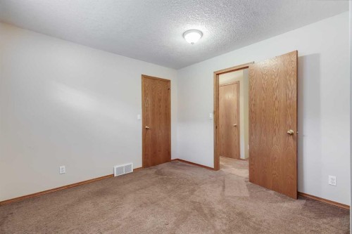8 Mt Cascade Close Se, Calgary, AB - Indoor Photo Showing Other Room