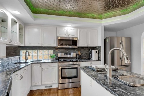 8 Mt Cascade Close Se, Calgary, AB - Indoor Photo Showing Kitchen