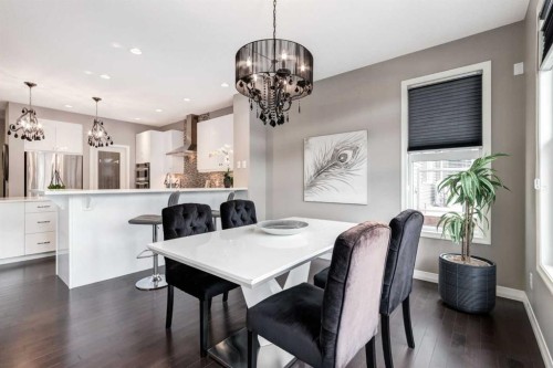 33 Evansglen Drive Nw, Calgary, AB - Indoor Photo Showing Dining Room