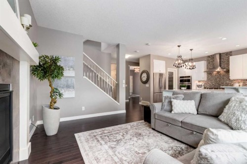 33 Evansglen Drive Nw, Calgary, AB - Indoor Photo Showing Living Room