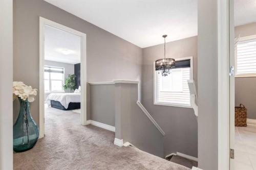33 Evansglen Drive Nw, Calgary, AB - Indoor Photo Showing Other Room