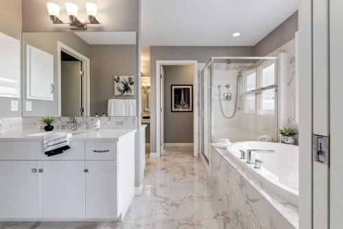 33 Evansglen Drive Nw, Calgary, AB - Indoor Photo Showing Bathroom