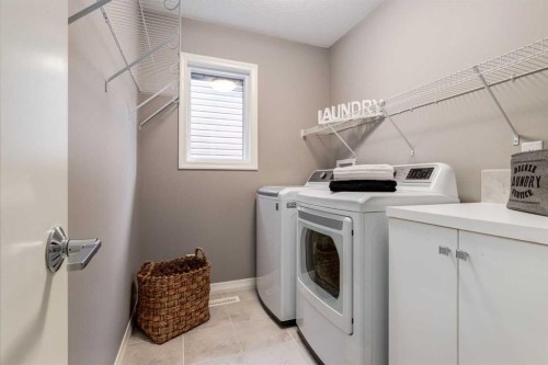 33 Evansglen Drive Nw, Calgary, AB - Indoor Photo Showing Laundry Room