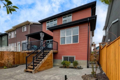 33 Evansglen Drive Nw, Calgary, AB - Outdoor With Exterior