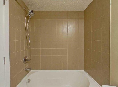 2302-625 Glenbow Drive, Cochrane, AB - Indoor Photo Showing Bathroom
