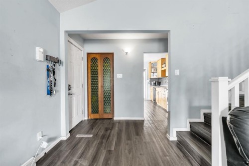 3156 Blakiston Drive Nw, Calgary, AB - Indoor Photo Showing Other Room
