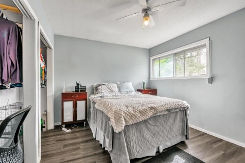 3156 Blakiston Drive Nw, Calgary, AB - Indoor Photo Showing Bedroom