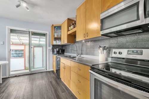 3156 Blakiston Drive Nw, Calgary, AB - Indoor Photo Showing Kitchen With Double Sink