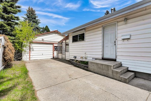 3156 Blakiston Drive Nw, Calgary, AB - Outdoor With Exterior