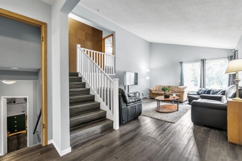 3156 Blakiston Drive Nw, Calgary, AB - Indoor Photo Showing Living Room