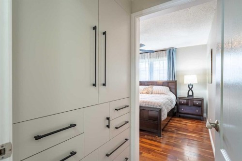 248 Templevale Road Ne, Calgary, AB - Indoor Photo Showing Bedroom