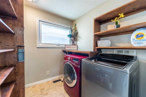 248 Templevale Road Ne, Calgary, AB - Indoor Photo Showing Laundry Room