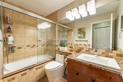 248 Templevale Road Ne, Calgary, AB - Indoor Photo Showing Bathroom