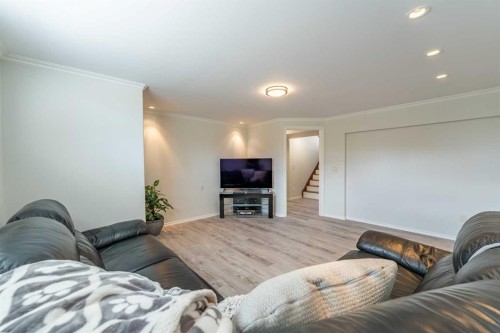 248 Templevale Road Ne, Calgary, AB - Indoor Photo Showing Living Room