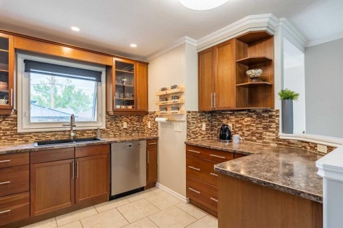 248 Templevale Road Ne, Calgary, AB - Indoor Photo Showing Kitchen With Double Sink With Upgraded Kitchen