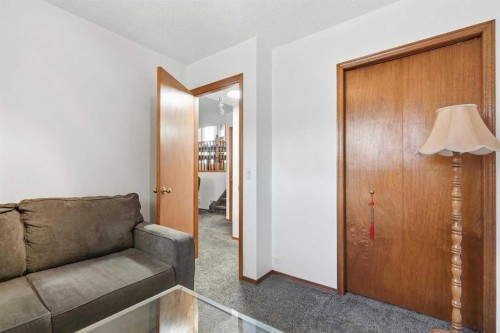 672 Macewan Drive Nw, Calgary, AB - Indoor