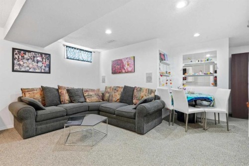 672 Macewan Drive Nw, Calgary, AB - Indoor Photo Showing Living Room