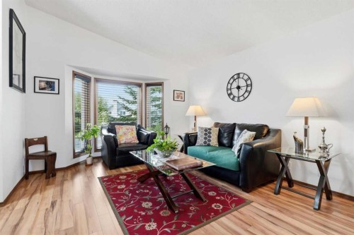 672 Macewan Drive Nw, Calgary, AB - Indoor Photo Showing Living Room