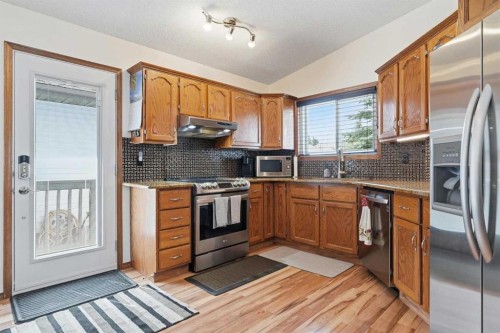 672 Macewan Drive Nw, Calgary, AB - Indoor Photo Showing Kitchen With Stainless Steel Kitchen