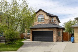 22 Strathridge Court SW Calgary, AB T3H 4M2