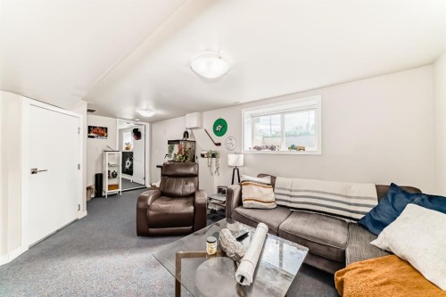 3919 Centre B Street Nw, Calgary, AB - Indoor Photo Showing Living Room