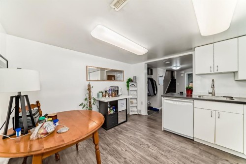 3919 Centre B Street Nw, Calgary, AB - Indoor Photo Showing Kitchen