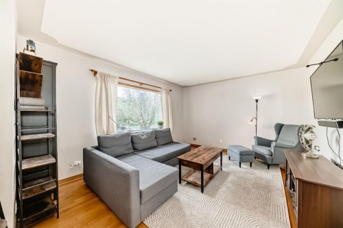 3919 Centre B Street Nw, Calgary, AB - Indoor Photo Showing Living Room