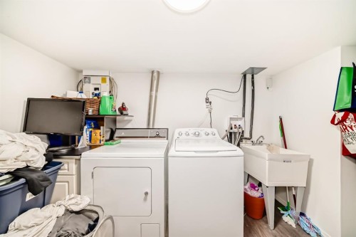 3919 Centre B Street Nw, Calgary, AB - Indoor Photo Showing Laundry Room