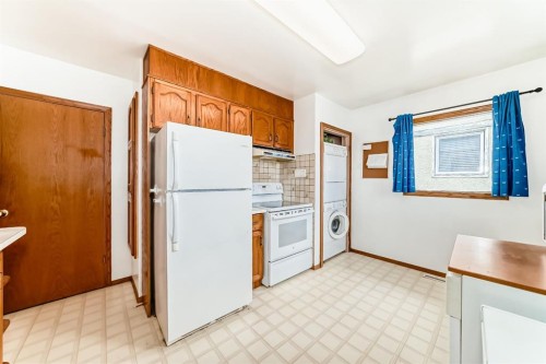 3919 Centre B Street Nw, Calgary, AB - Indoor Photo Showing Kitchen