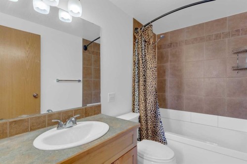 403 Cannington Close Sw, Calgary, AB - Indoor Photo Showing Bathroom