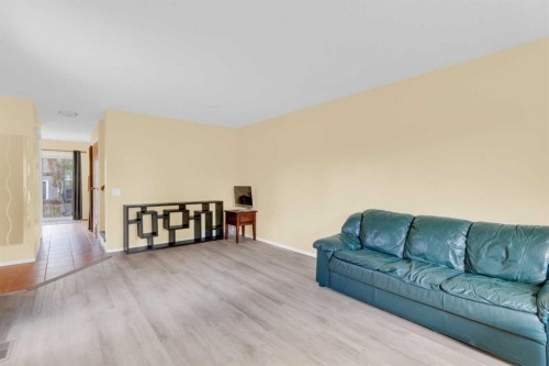 403 Cannington Close Sw, Calgary, AB - Indoor Photo Showing Living Room