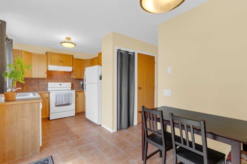 403 Cannington Close Sw, Calgary, AB - Indoor