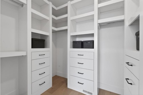 2506 20 Street Sw, Calgary, AB - Indoor With Storage