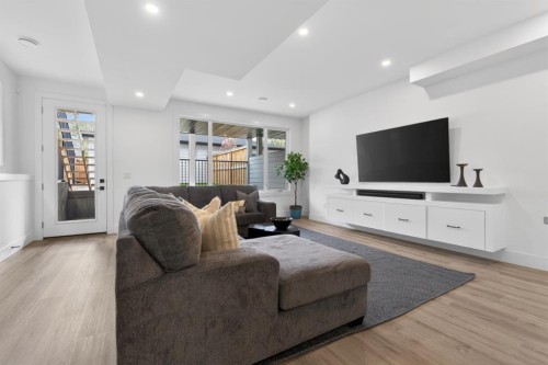 2506 20 Street Sw, Calgary, AB - Indoor