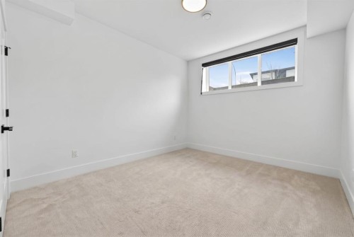 2506 20 Street Sw, Calgary, AB - Indoor Photo Showing Other Room