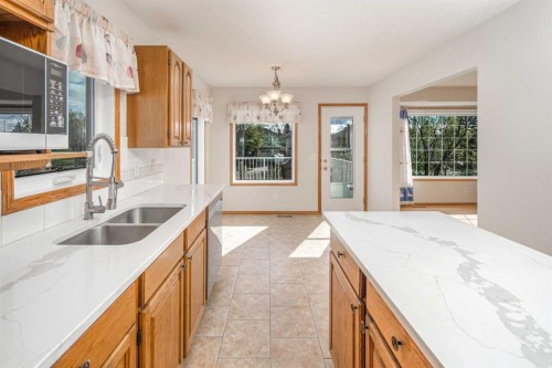 149 Sceptre Court Nw, Calgary, AB - Indoor Photo Showing Kitchen With Double Sink